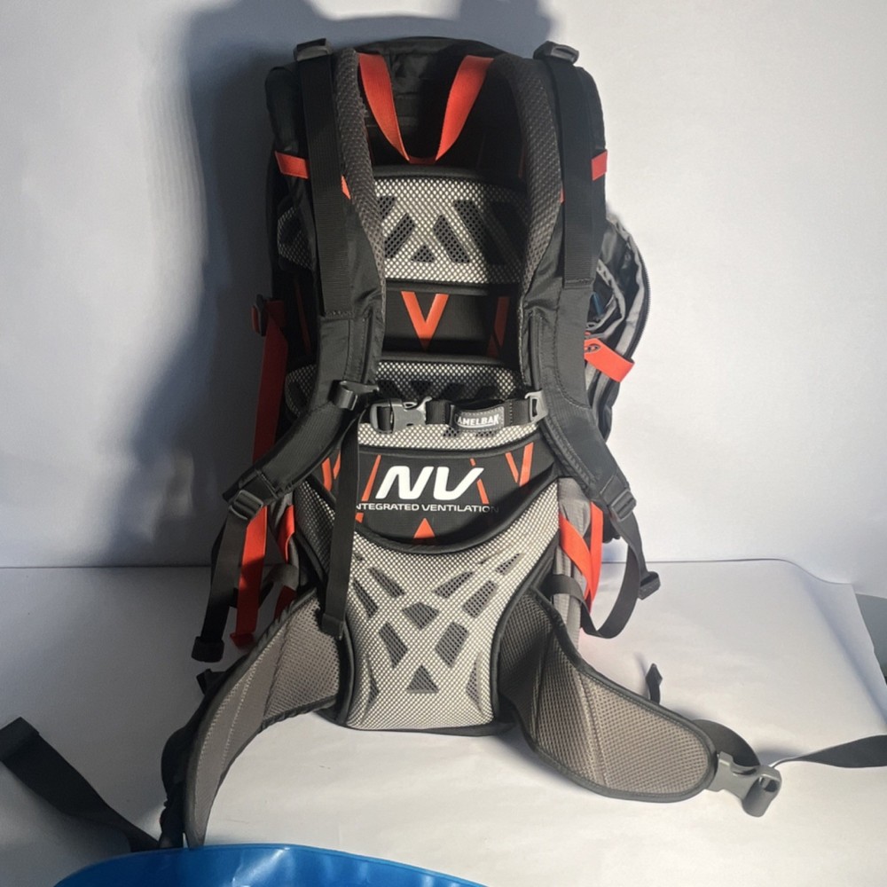 CamelBak Fourteener 24 Hydration Backpack Ventilation w/ 3L Bladder Never Used