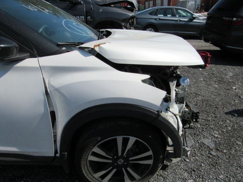 KICKS 2018 Glove Box 958450