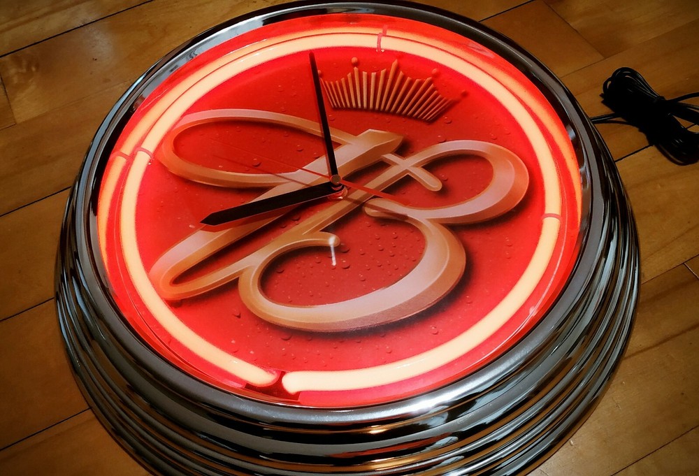Vintage Budweiser Battery-powered Clock with red ring light