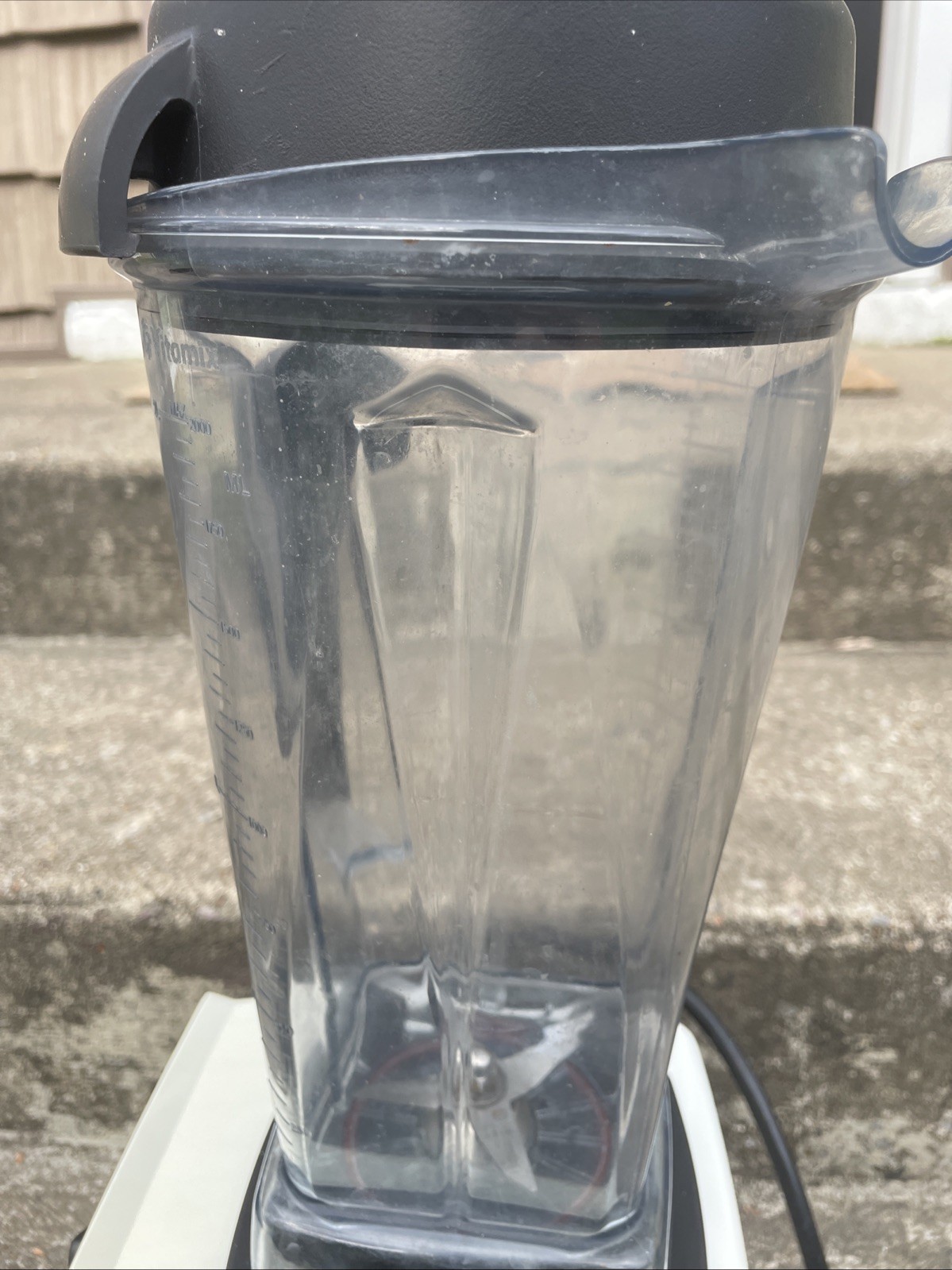 Vitamix Creations GC, White, 64 Oz Pitcher. VM0103D 10 Speed Blender