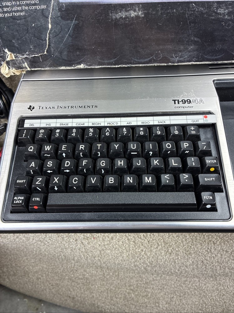 Texas Instruments TI-99/4A Home Computer POWERS UP,RED LIGHT ON!