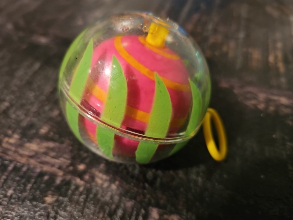 2003 Yo-Yo Ball Plastic Toy  String