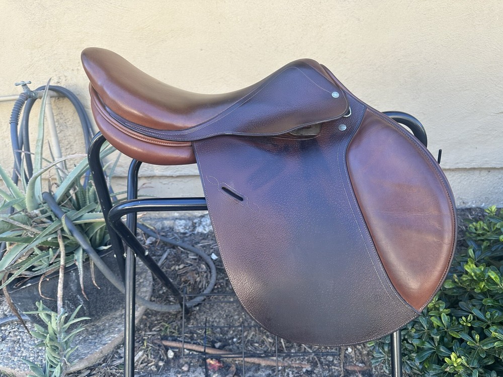 17.5” Arc De Triomphe Gazelle Jumping Saddle