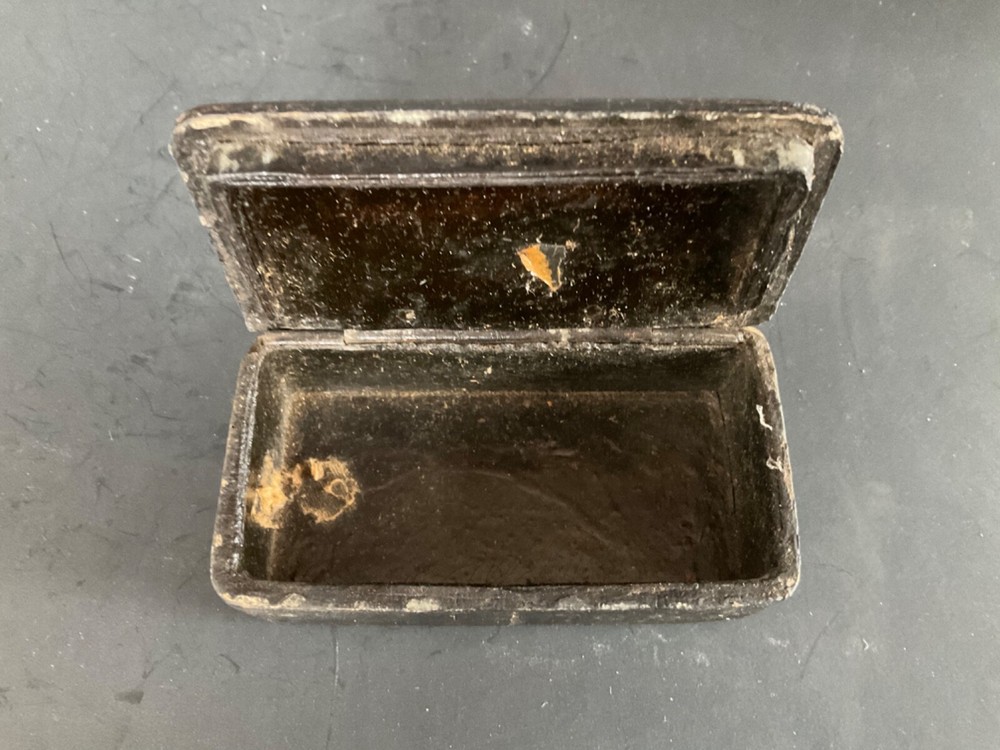 Antique Circa 1800's Lacquerware Paper Mache Snuff Box