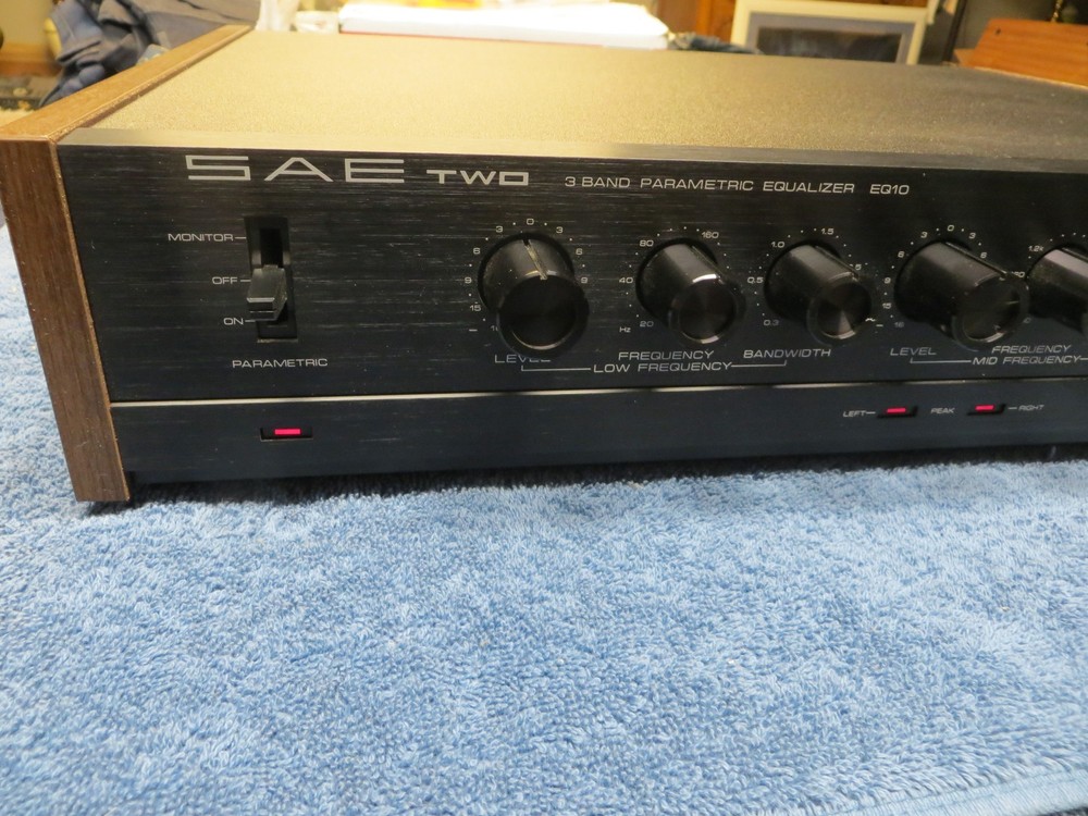 SAE TWO EQ10 3 BAND PARAMETRIC EQUALIZER WOOD PANEL SIDES