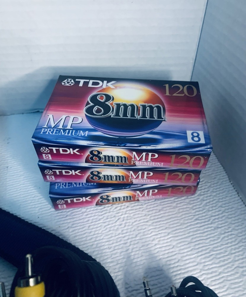 Sony Handycam Camcorder CCD-TRV34 Bundle UNTESTED READ