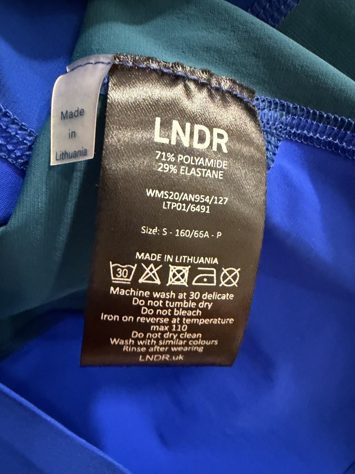 LNDR Malibu Color Blue Block Design Rashguard Top Size Small NWT Retail $180