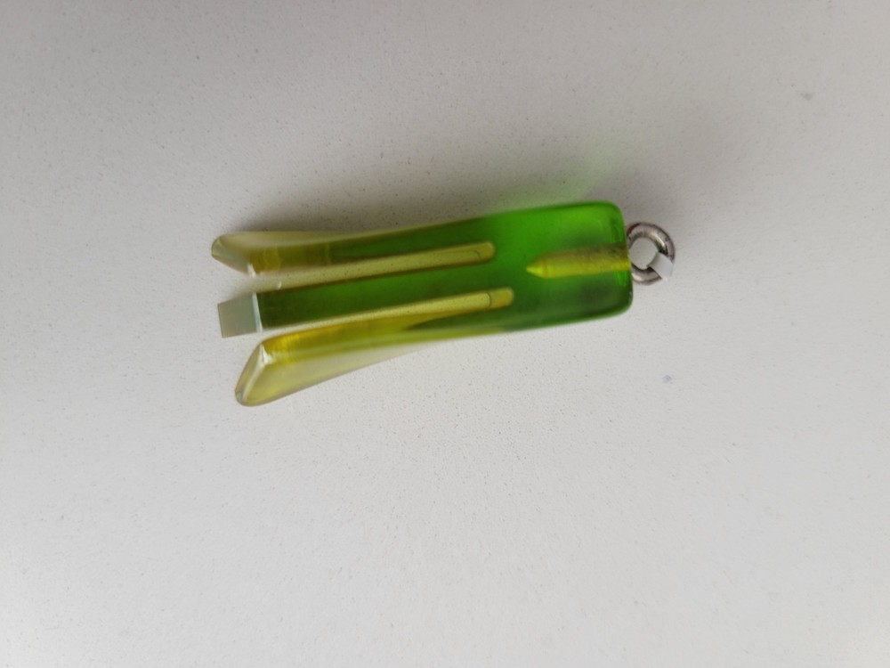 Vintage Bakelite Green Pendant/Purse Pull