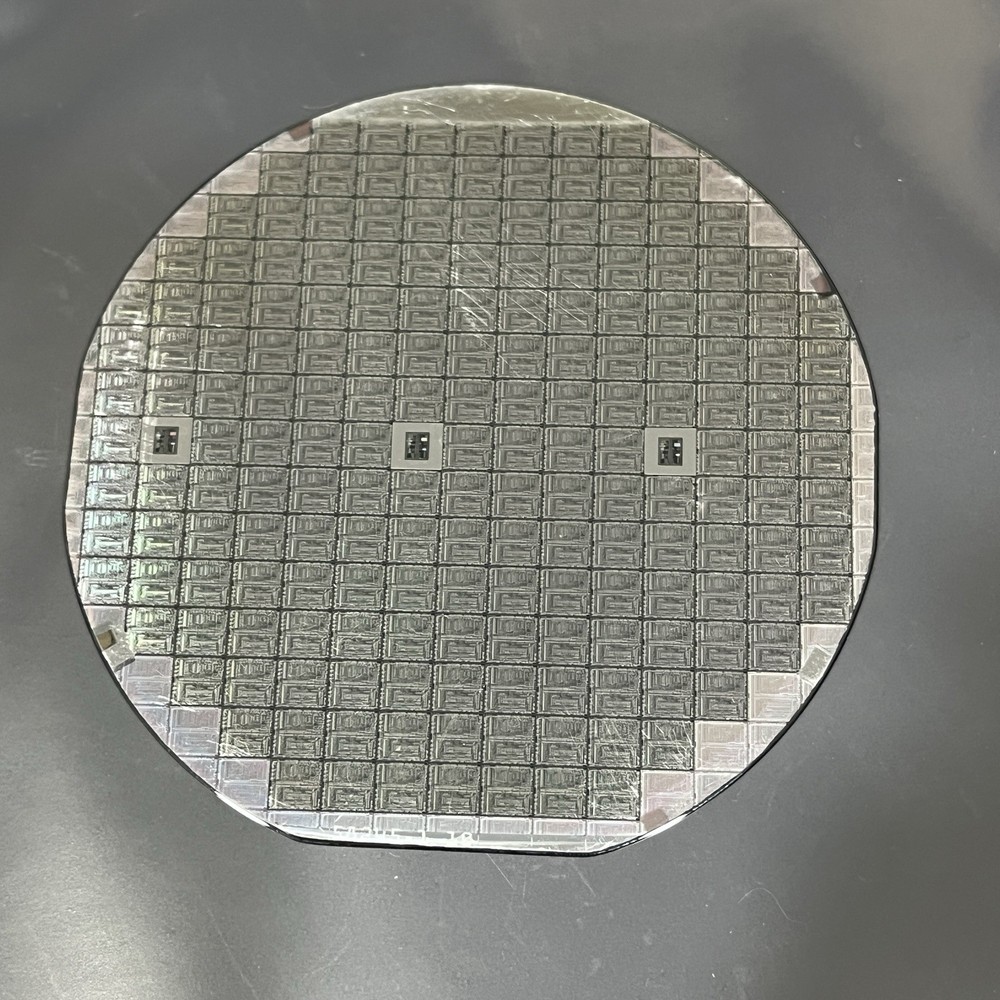 4 Inch Silicon Wafer Silver Hue With Medium-sized Die