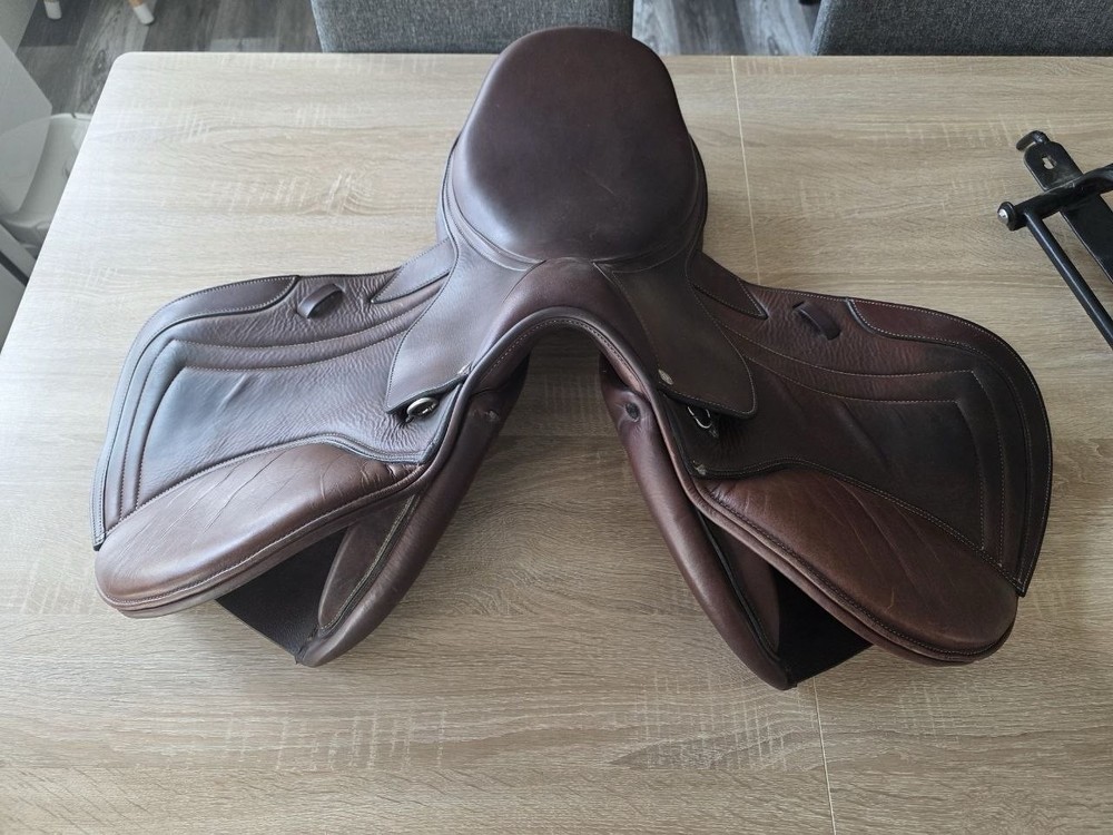 Devoucoux Brown Leather Jump Saddle + Wall Mount Rack