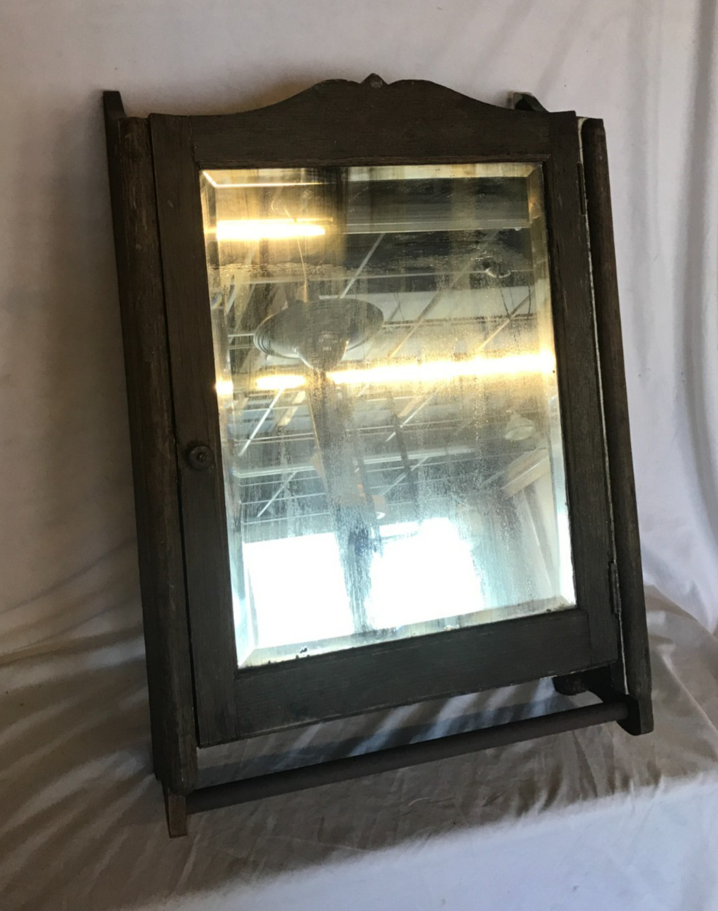 VTG Oak 19x28 Hardwood Wall Mount Medicine Cabinet with Towel Bar Old 474-26B