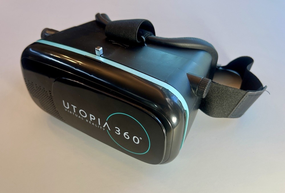 EMERGE UTOPIA 360 Virtual Reality 3D VR Headset W. Wireless Controller USED