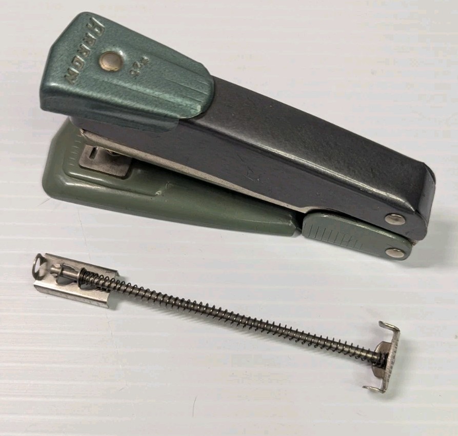 Vintage Small Arrow 25 Stapler Green