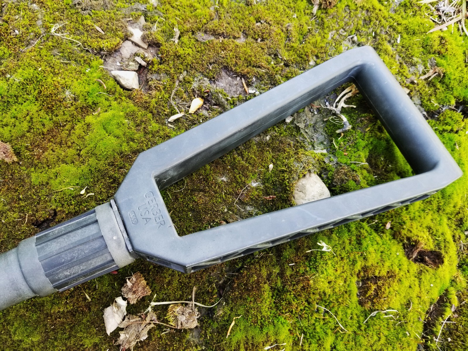 US Military GERBER 2000 E-TOOL Entrenching Folding Shovel w/ SERRATED EDGE VGC