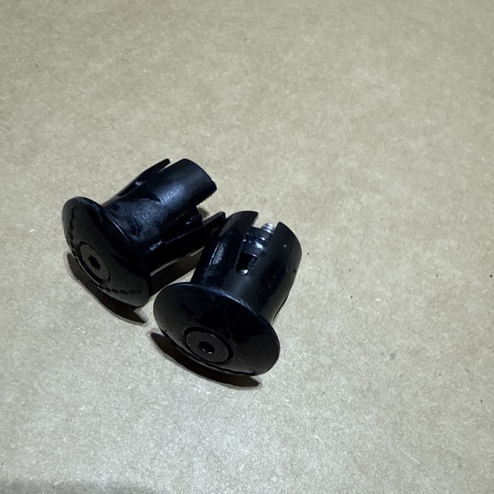 Black Locking Bar End Plugs mxl56