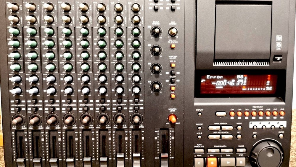 Yamaha MD8 8-track Multitrack Mini Disc MD Recorder Black