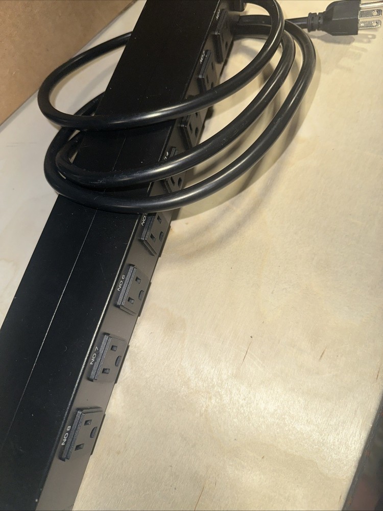 8 Outlet Power Distribution Unit