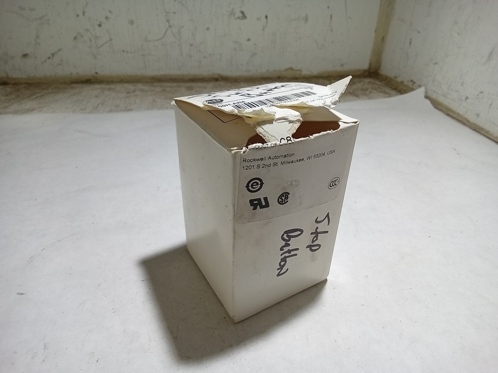 ALLEN BRADLEY 800H-AR6 PUSHBUTTON (M13A1)