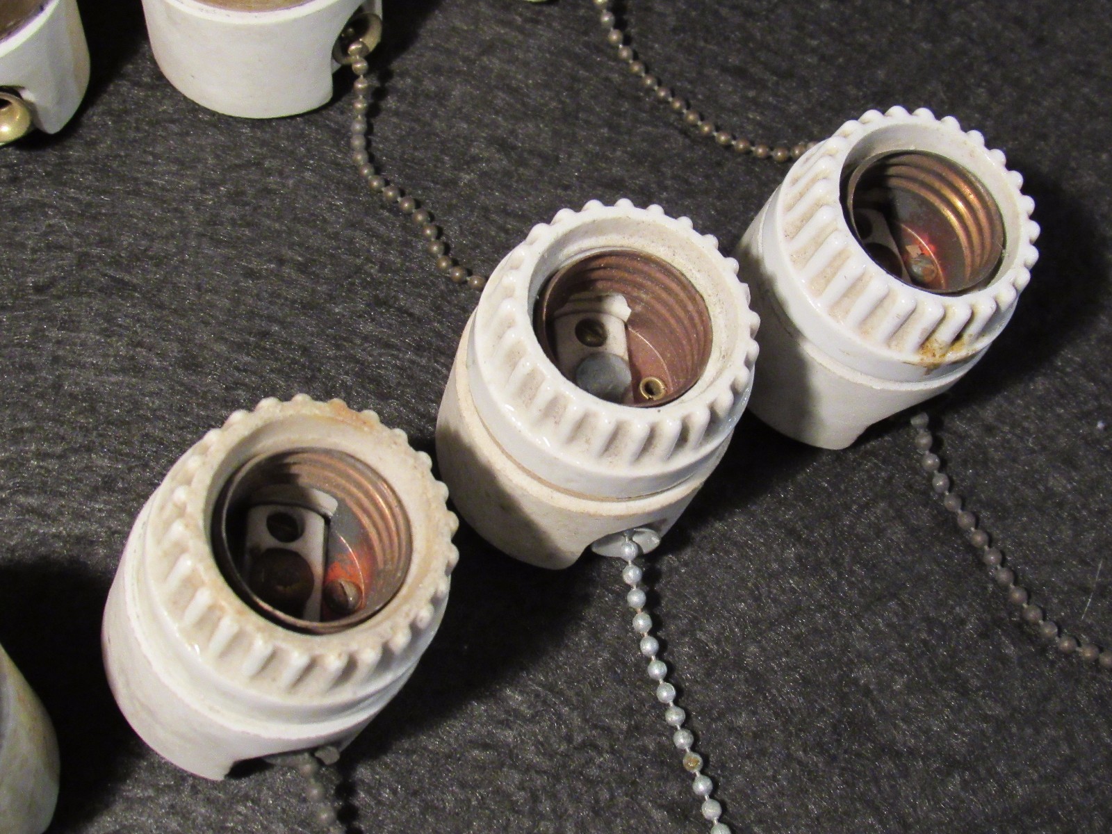 1 Antique Medium Base Two Piece Screw Top Switched Porcelain Light Socket Switch