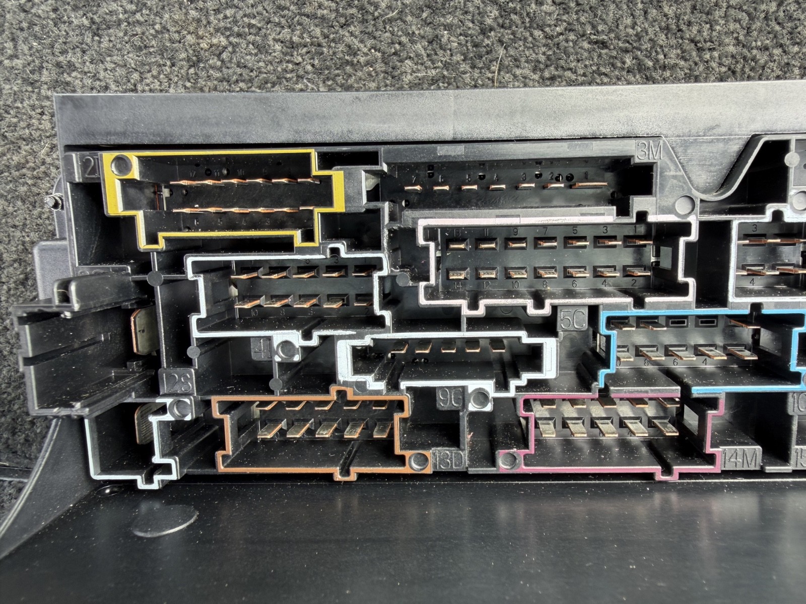 2010-2012 Mercedes-Benz E350 Front SAM Relay Fuse Box OEM 2129008307