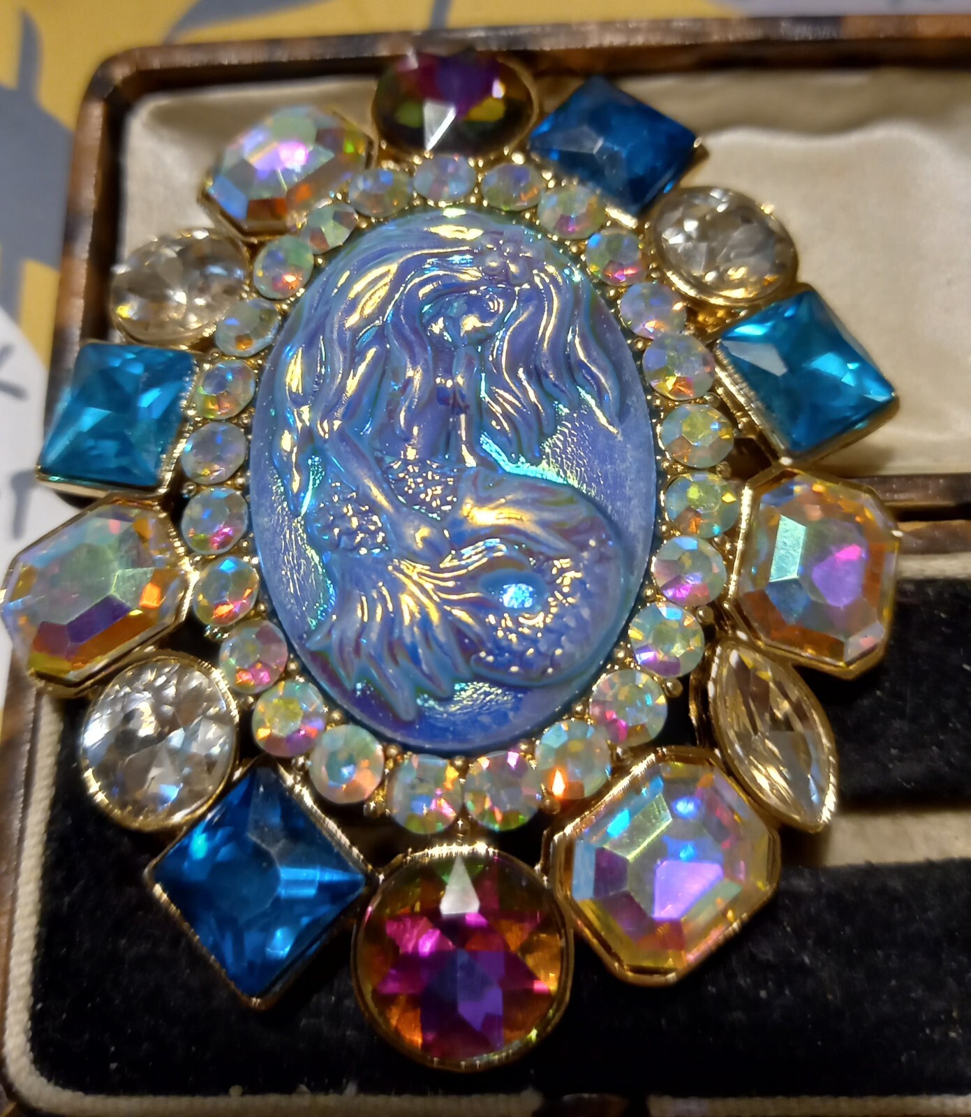 VINTAGE STYLE LARGE GOLDTONE OVAL MISTY IRRIDESCENT HOLOGRAPHIC MERMAID BROOCH