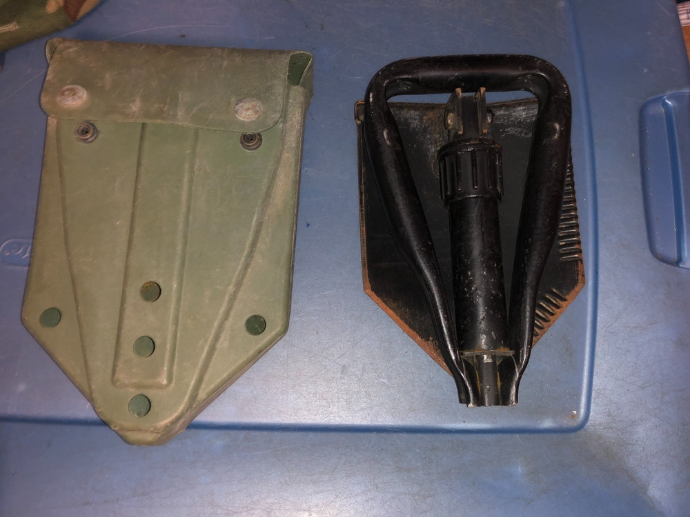 Desert Storm US Army Tri-Fold E-TOOL Shovel With Case Dated 1982