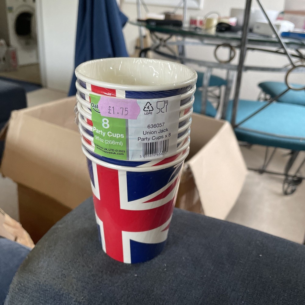 Oaktree Union Jack party cups
