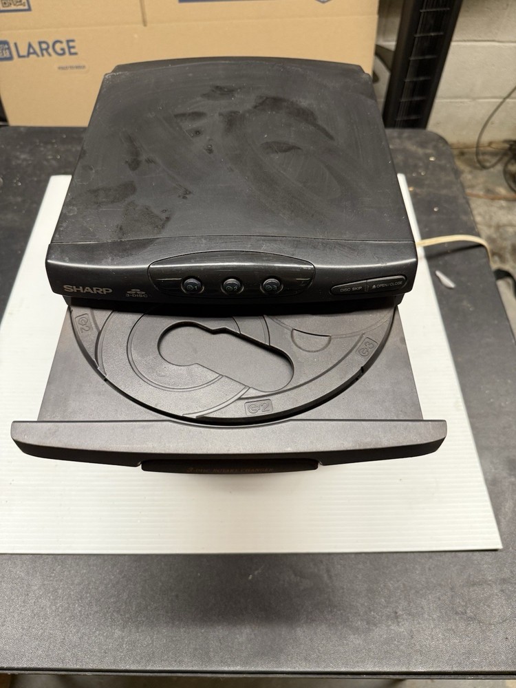 VINTAGE SHARP CD-C2600 3 DISC CD, DUAL CASSETTE, AM/FM SYSTEM