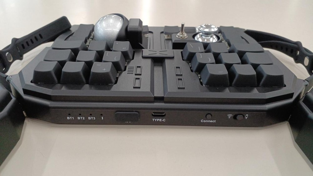 Transformable Keyboard Model GRABSHELL DOTBRAVO