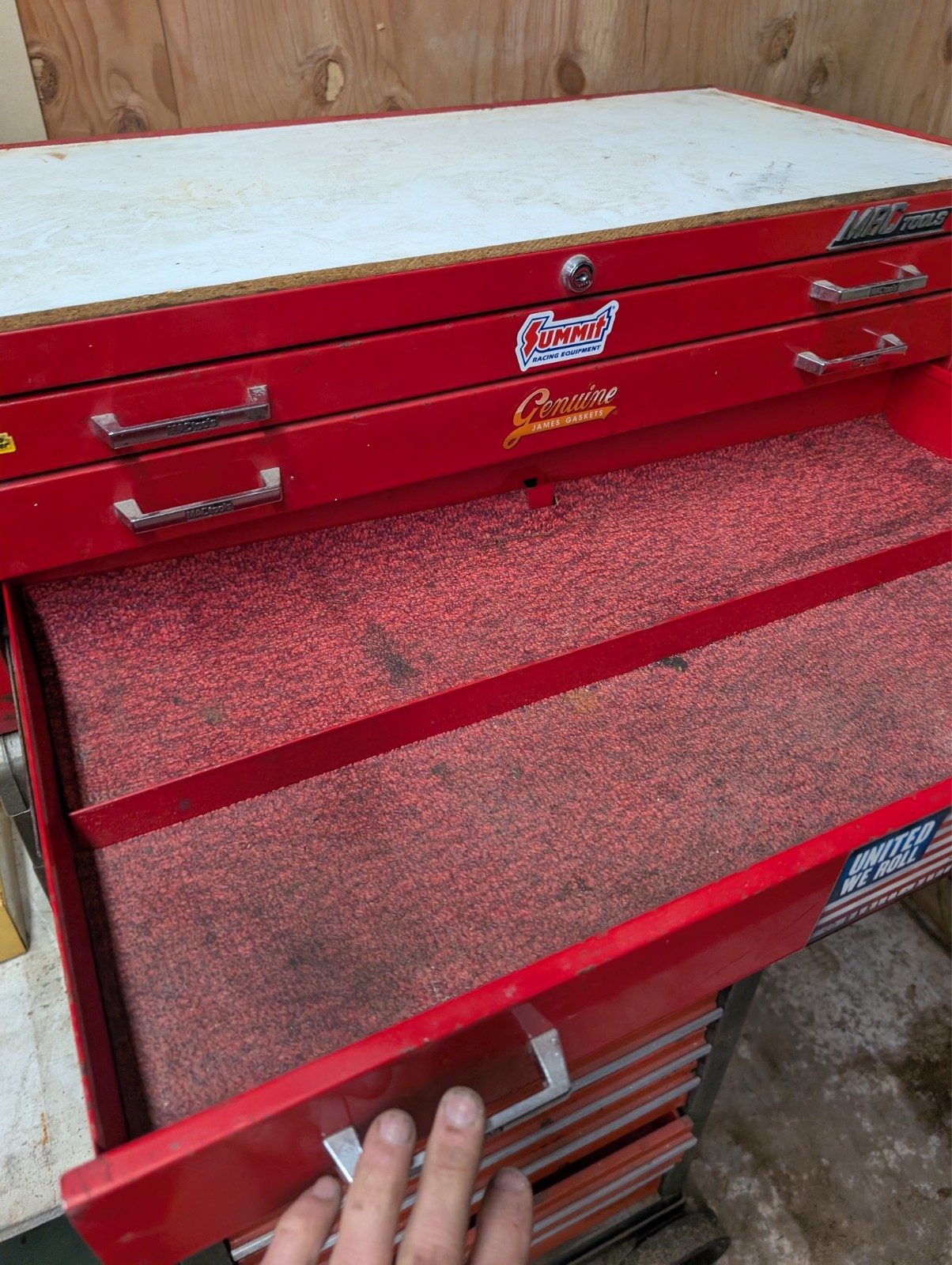 Mac Tool Box middle box, 3 drawer with correct key and lock works.