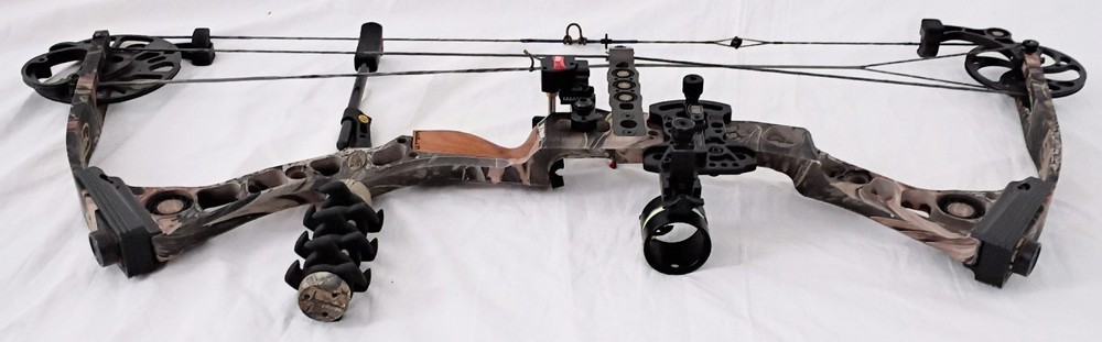 Mathews Switchback XT Compound Bow 27" RH Case Sight Rest Stabilizer Arrows Nice
