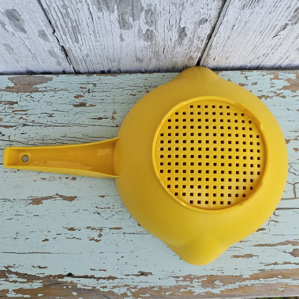 Tupperware Yellow 1-quart Colander Strainer