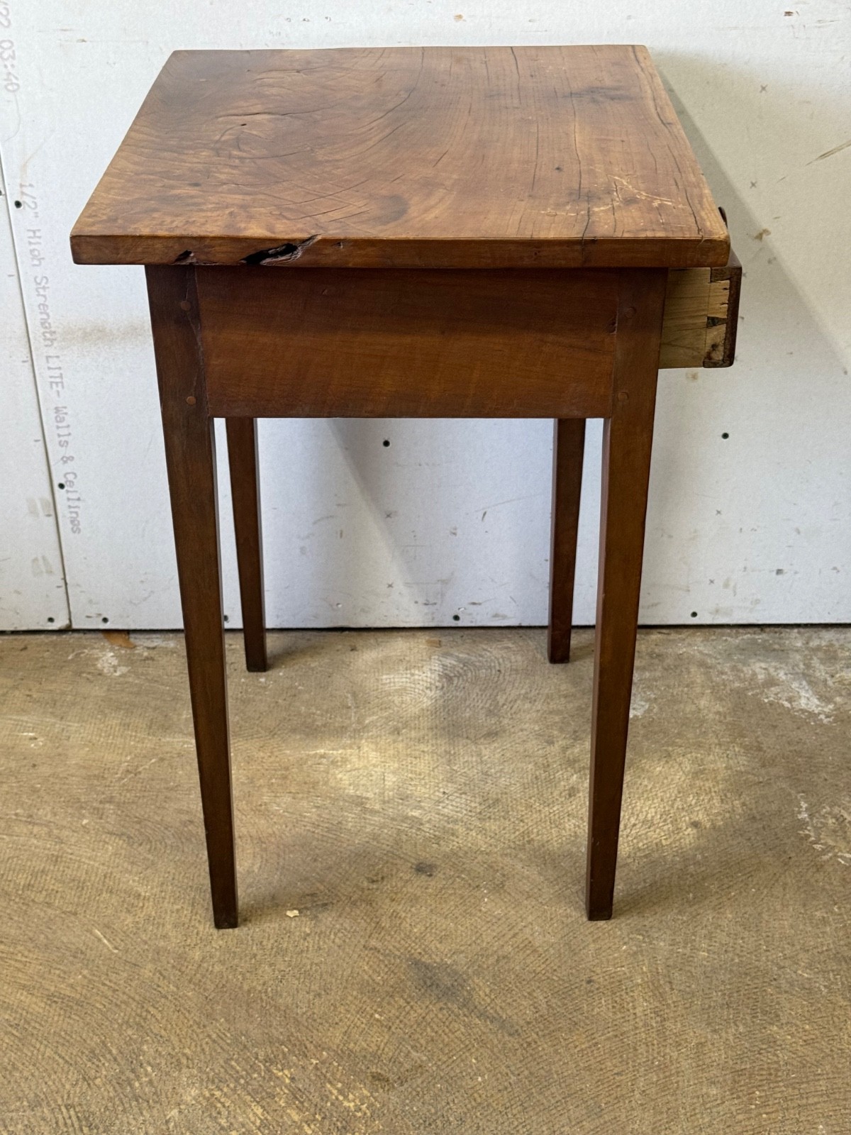 antique country Hepplewhite figured walnut night stand table 1800 farmhouse