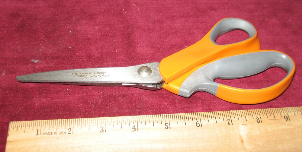 Fiskars Softgrip Pinking Shears Stainless Steel Blade Ergonomic Handle
