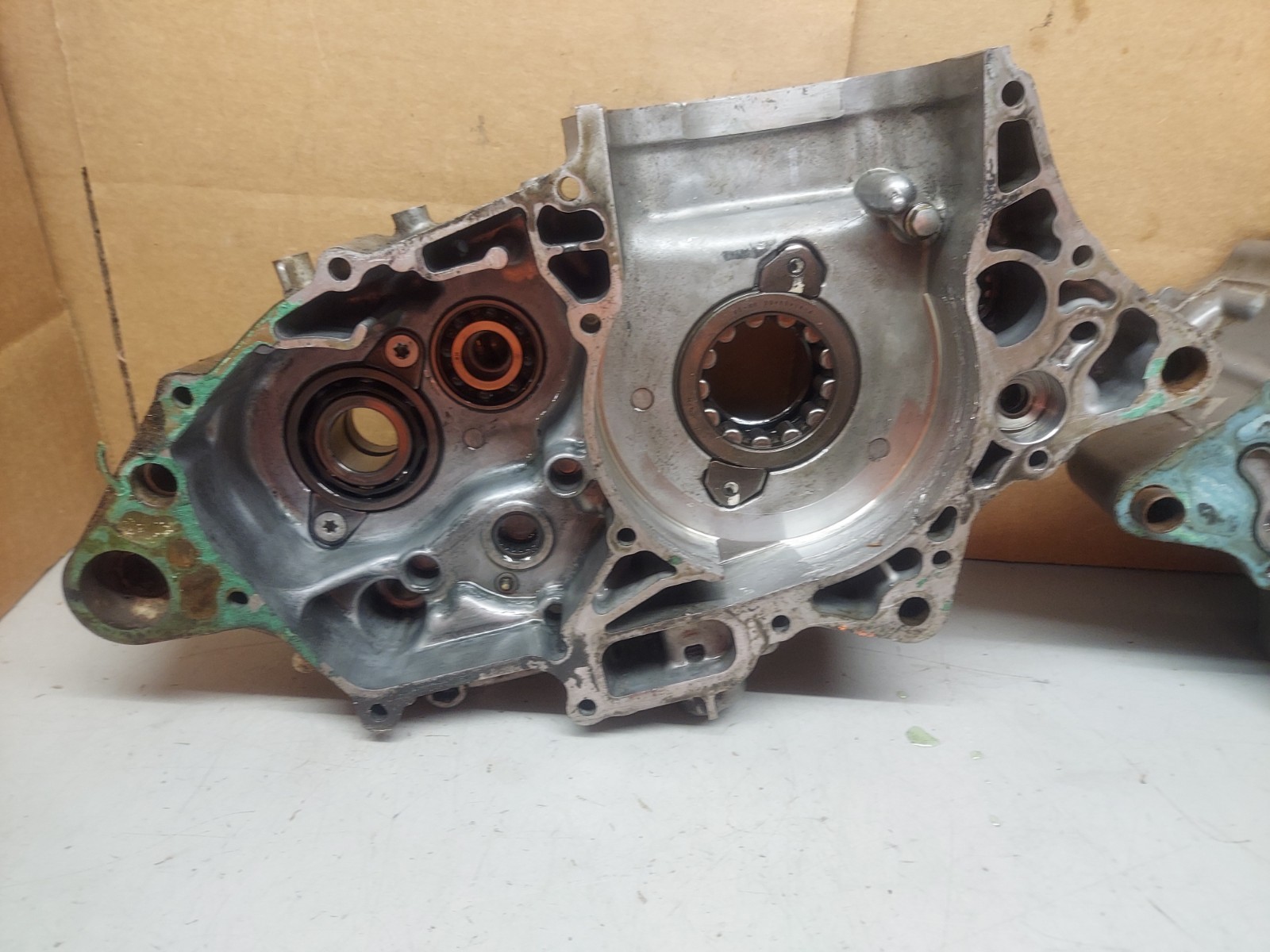 06-14 Honda trx450r crankcase left right inner case bottom end *READ ALL*