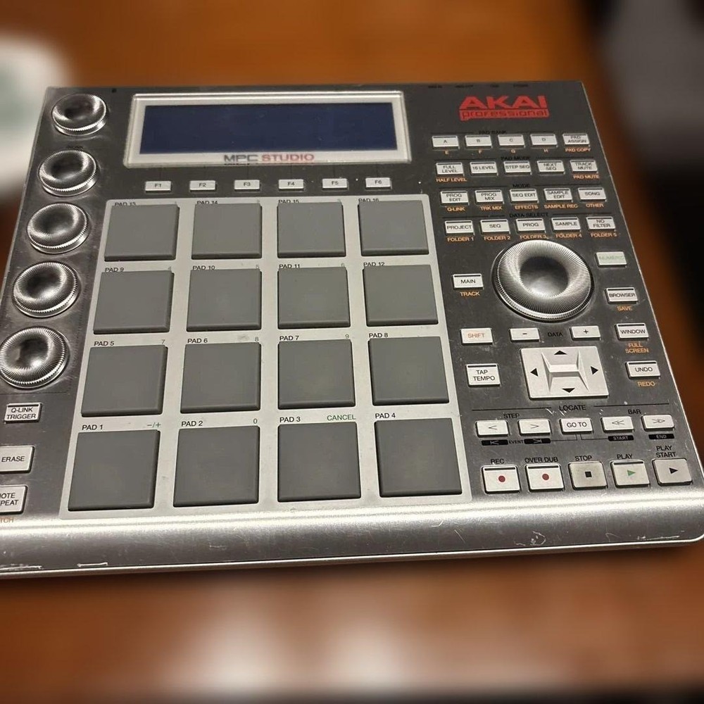 AKAI Professional MPC Studio Silver Sampler Controller 16 Pads USB Beat Maker