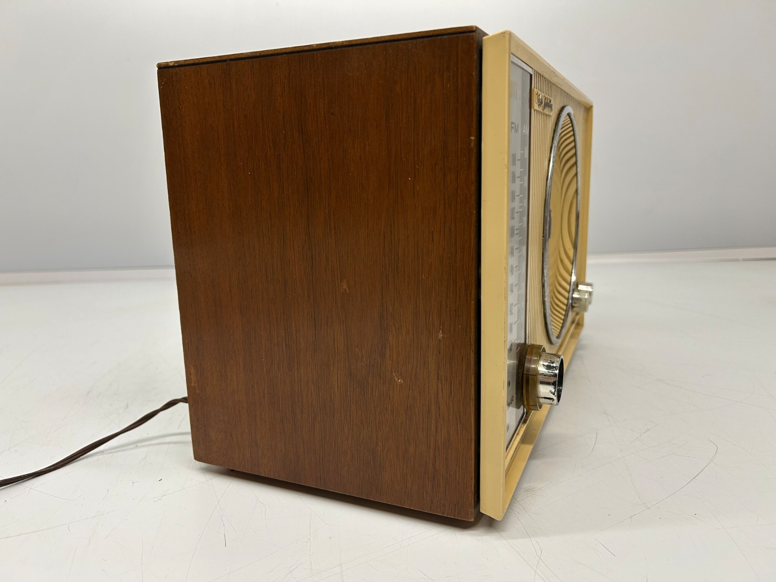 Vtg Zenith Model C845 Super Interlude AM FM Tube Radio Works Has Issues As Is