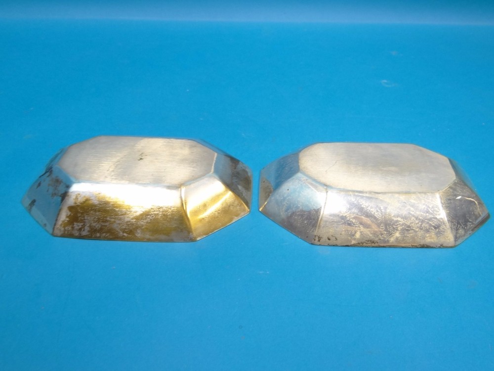 Lot of Two Metal Brass Silverplate Unmarked Soap Dishes Bowls Bathroom Décor