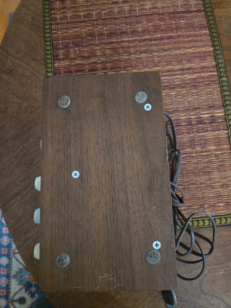 KLH "Model Eighteen" Tuner. Powers up, Needs work