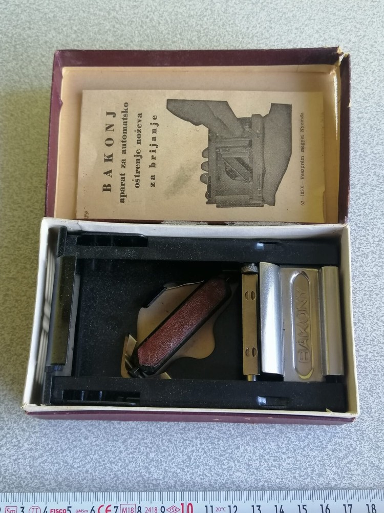 Antique razor sharpening tool  /antique razor/razor