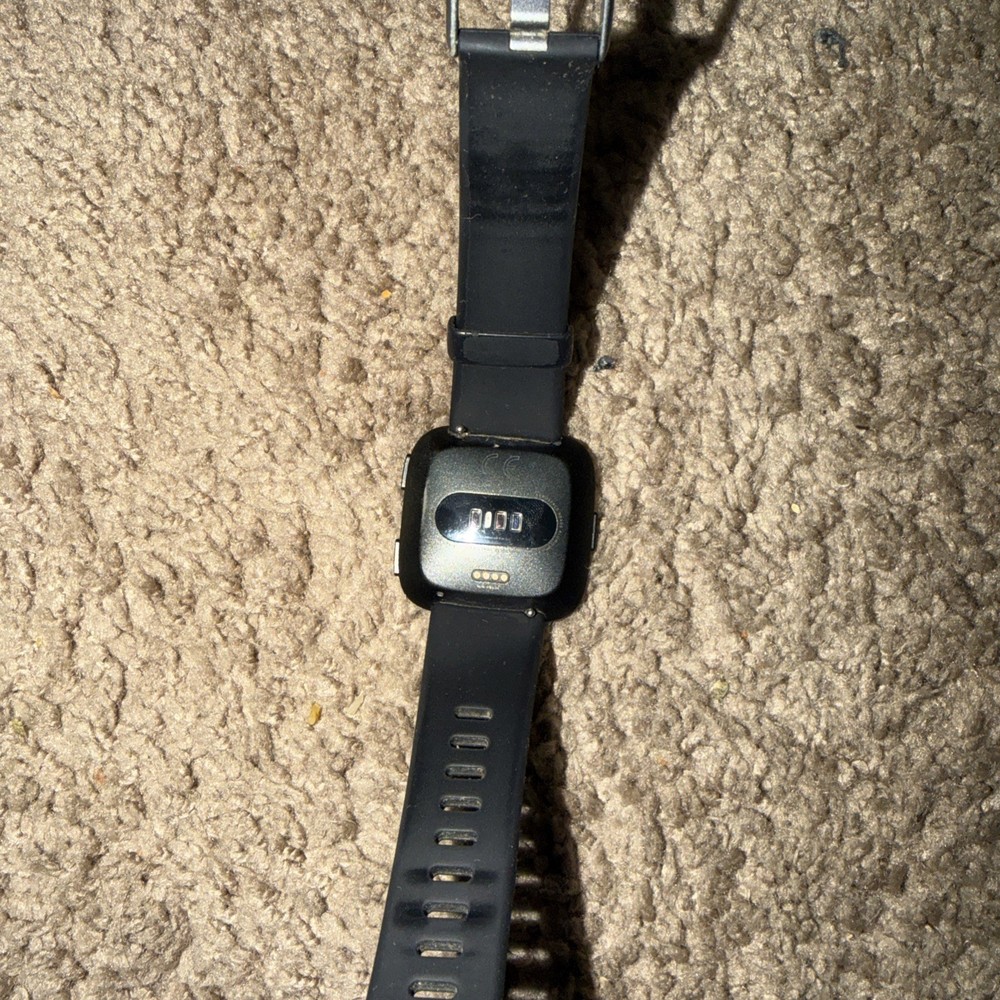 Fitbit Versa FB504 Smartwatch - Black