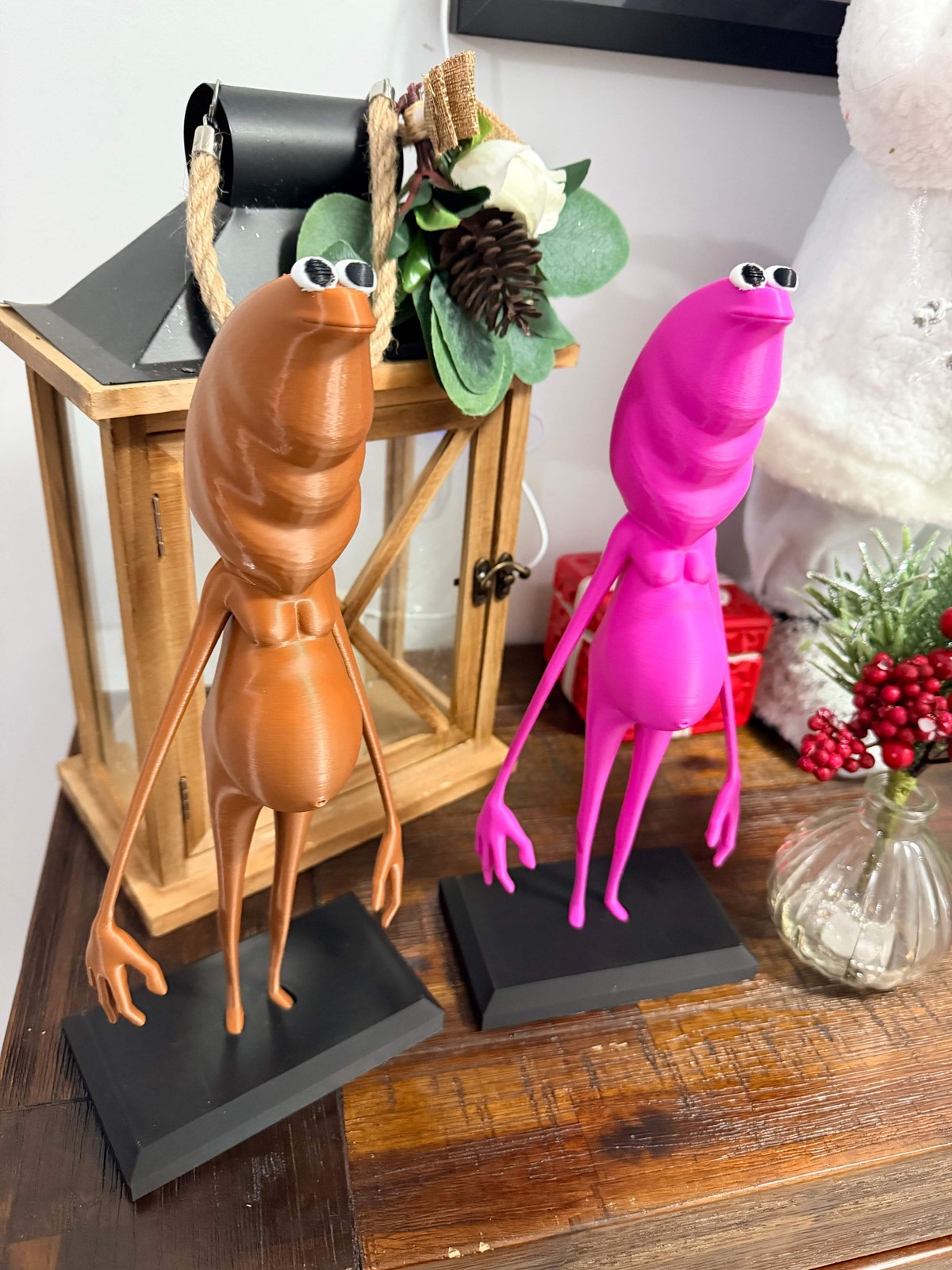 🐛 Marcus the Worm – Figurine - With Stand (Super Size)