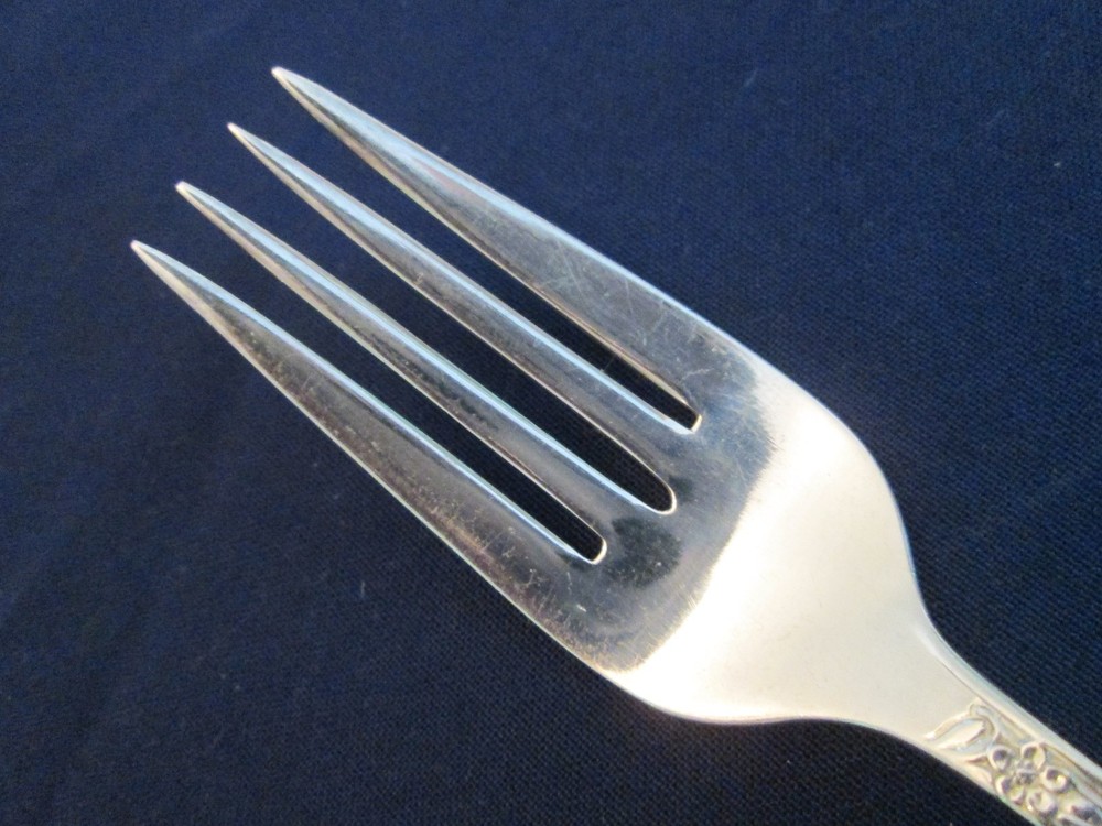 SALAD FORK! Vintage Wm. ROGERS silverplate: STARLIGHT pattern: EXCELLENT!