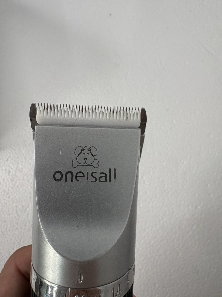 oneisall pet Clippers Cordless Rechargeable Red