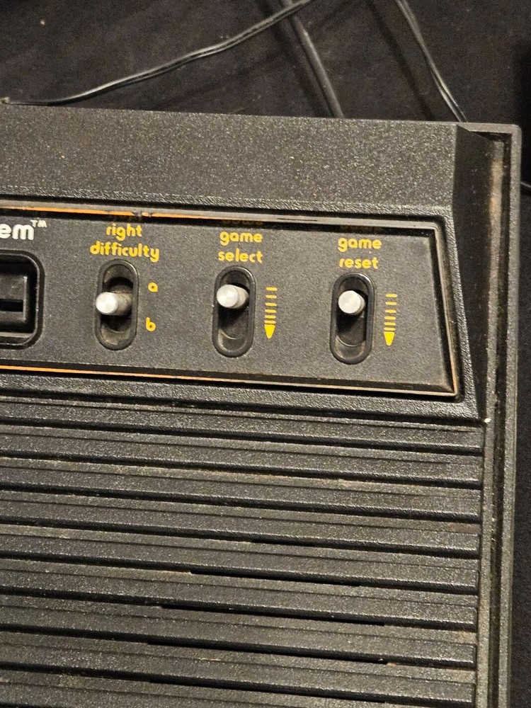 Atari 2600 Video Computer System CX-2600 6-Switch Woodgrain Console VCSOriginal