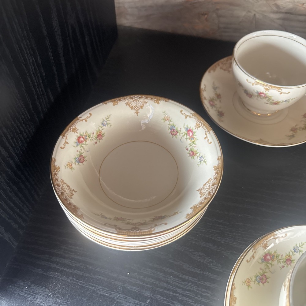 Homer Laughlin Eggshell Nautilus 27 Piece China