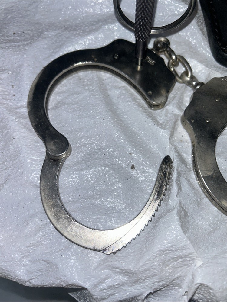 Peerless Model Chain Link Handcuff