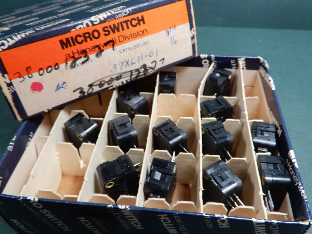 Micro Switch 37XL11-01 Micro Switches Qty 16 NOS