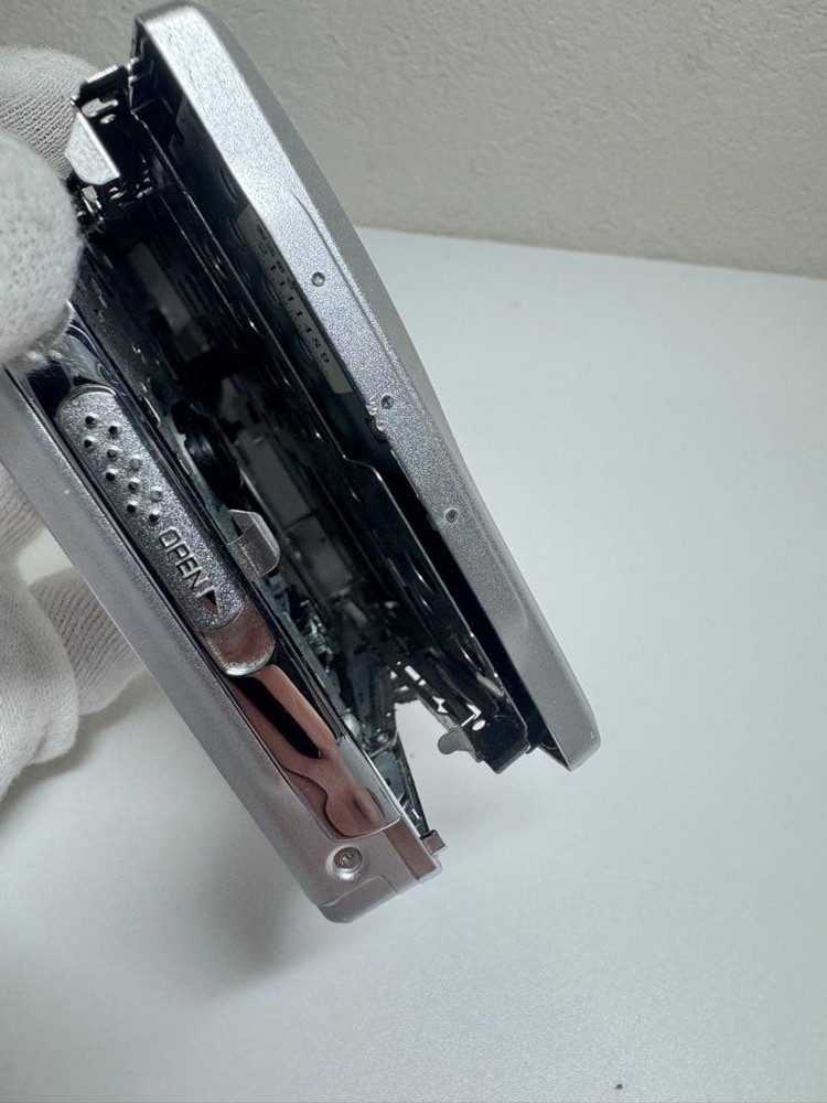 SHARP MD-DR7 Silver Mini Disc Walkman Recorder Check energization Only