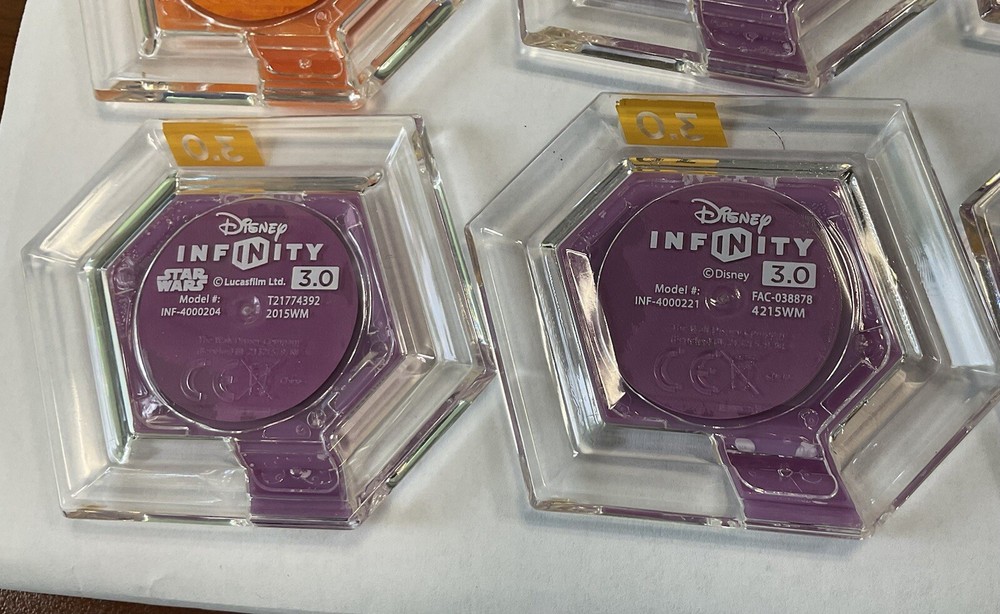 Disney Infinity Marvel Super Heroes Disc Holder Plus 12 Disc”s Read